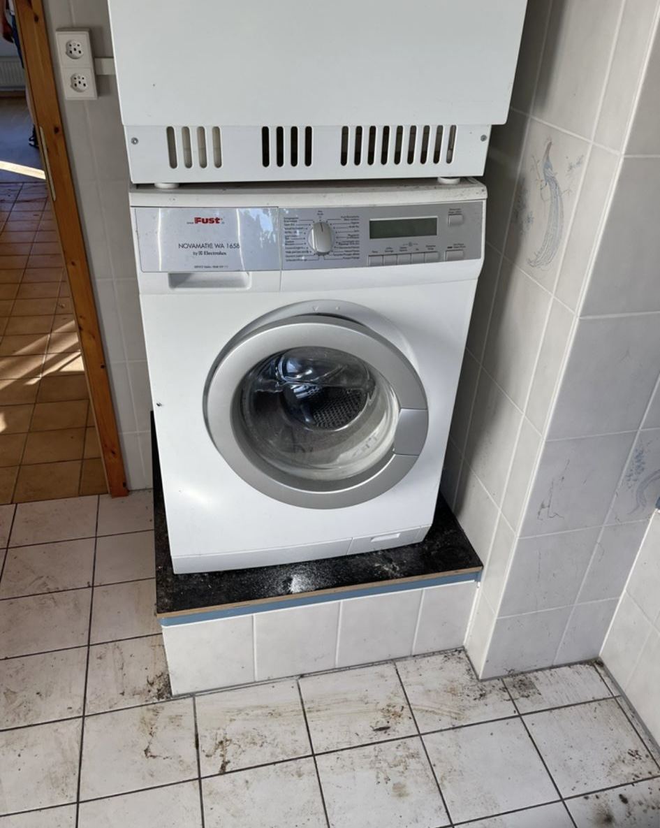 Waschmaschine in der Waschküche